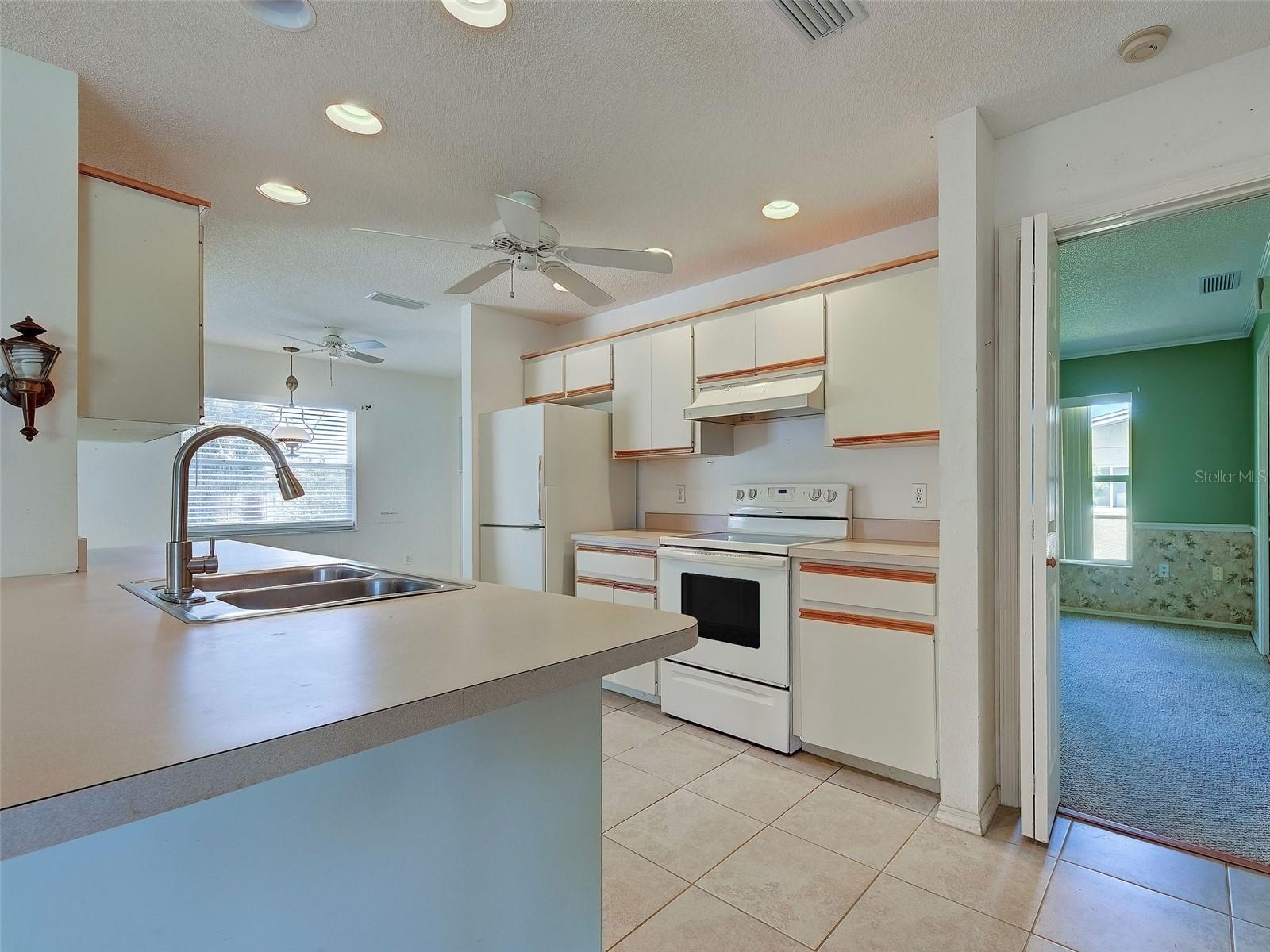 Image 19 of 73 For 1537 Crest Drive