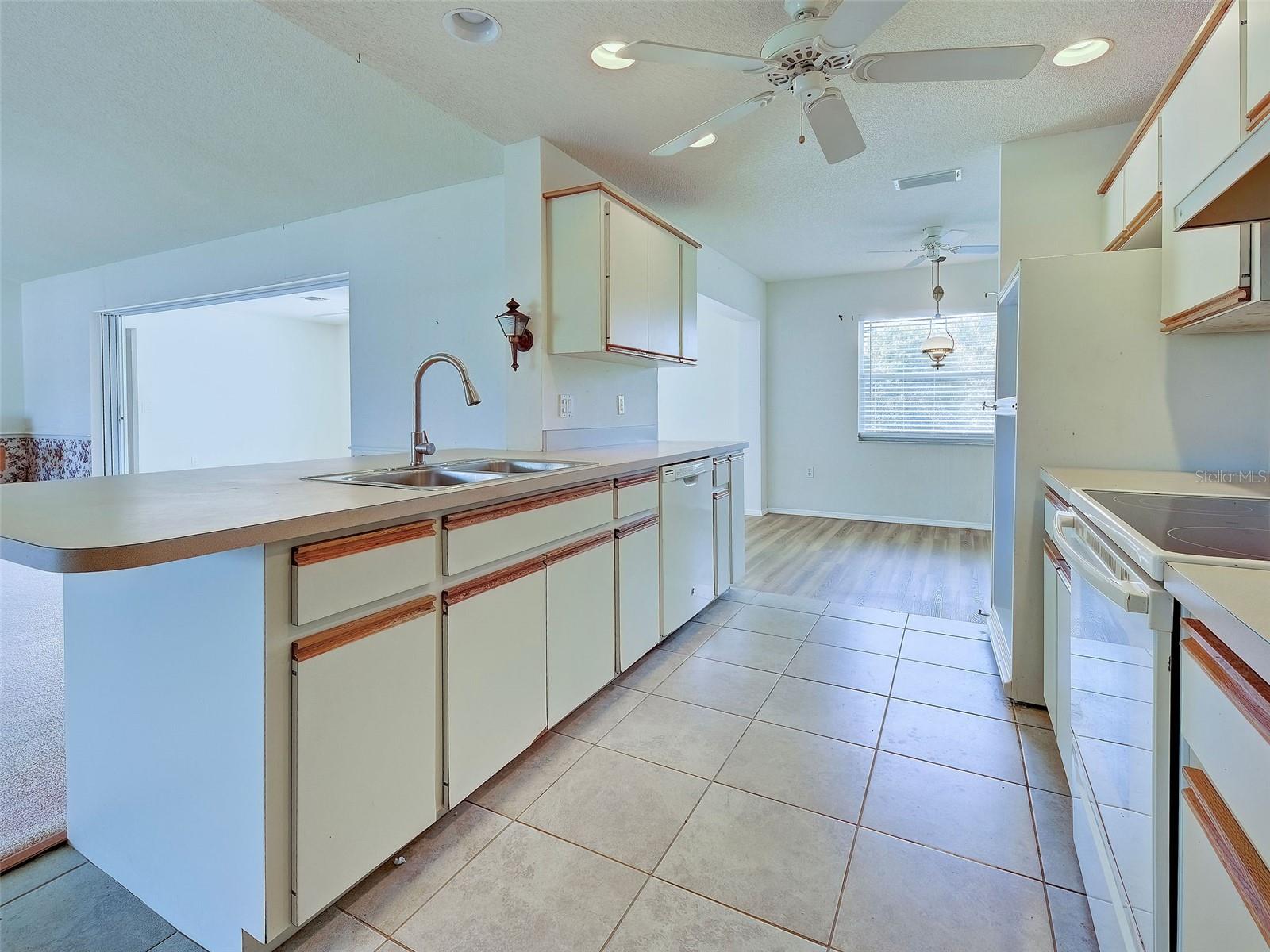 Image 20 of 73 For 1537 Crest Drive