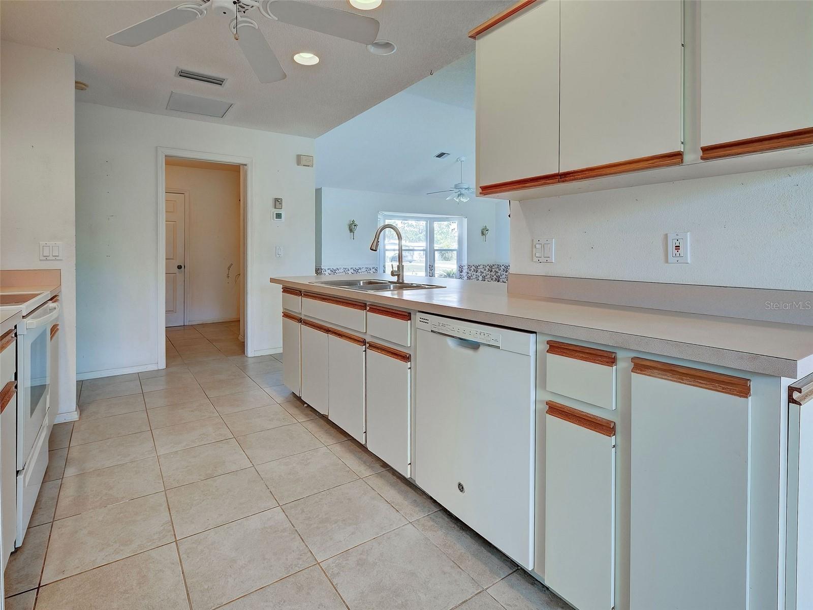 Image 21 of 73 For 1537 Crest Drive