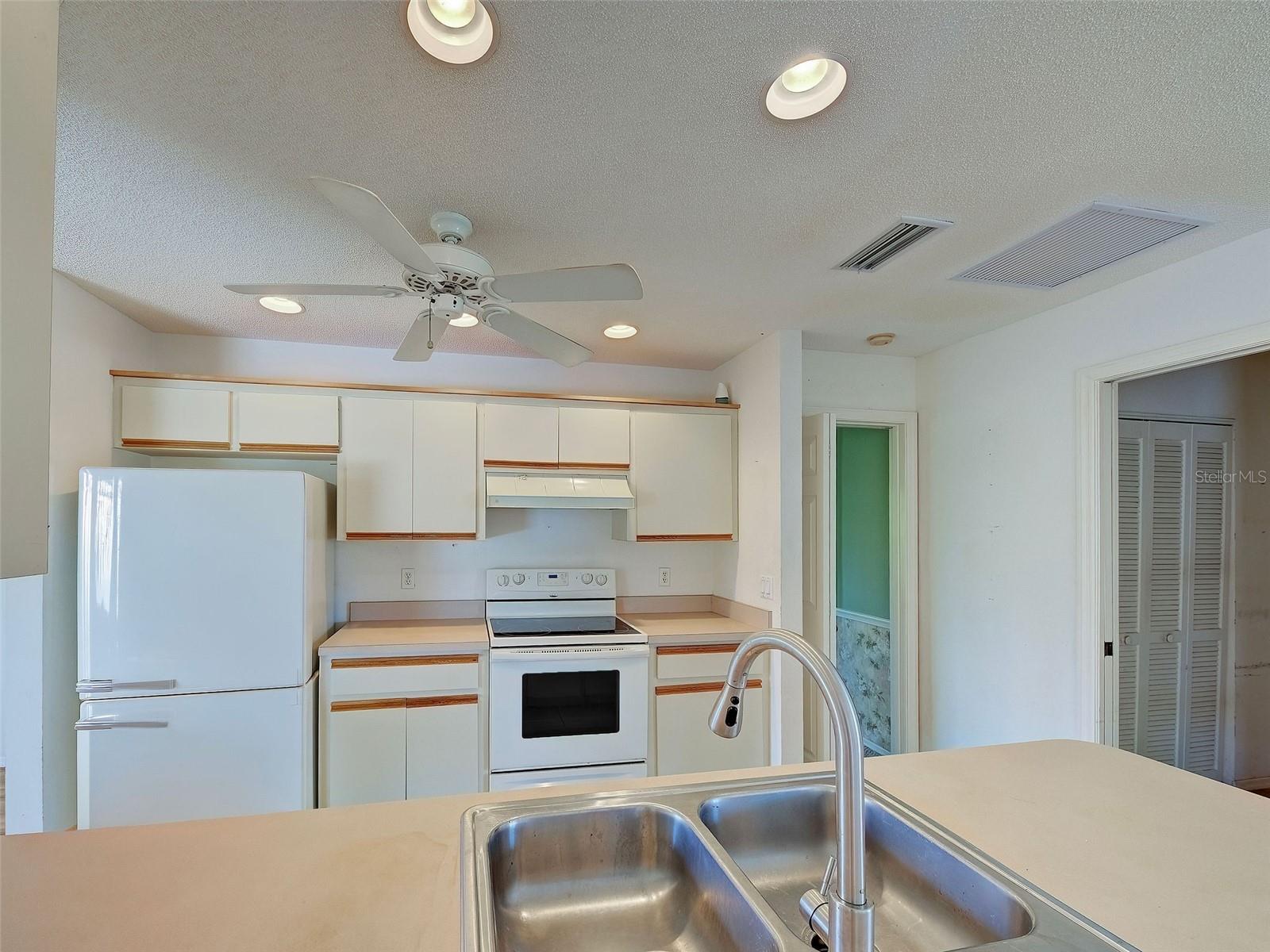 Image 23 of 73 For 1537 Crest Drive