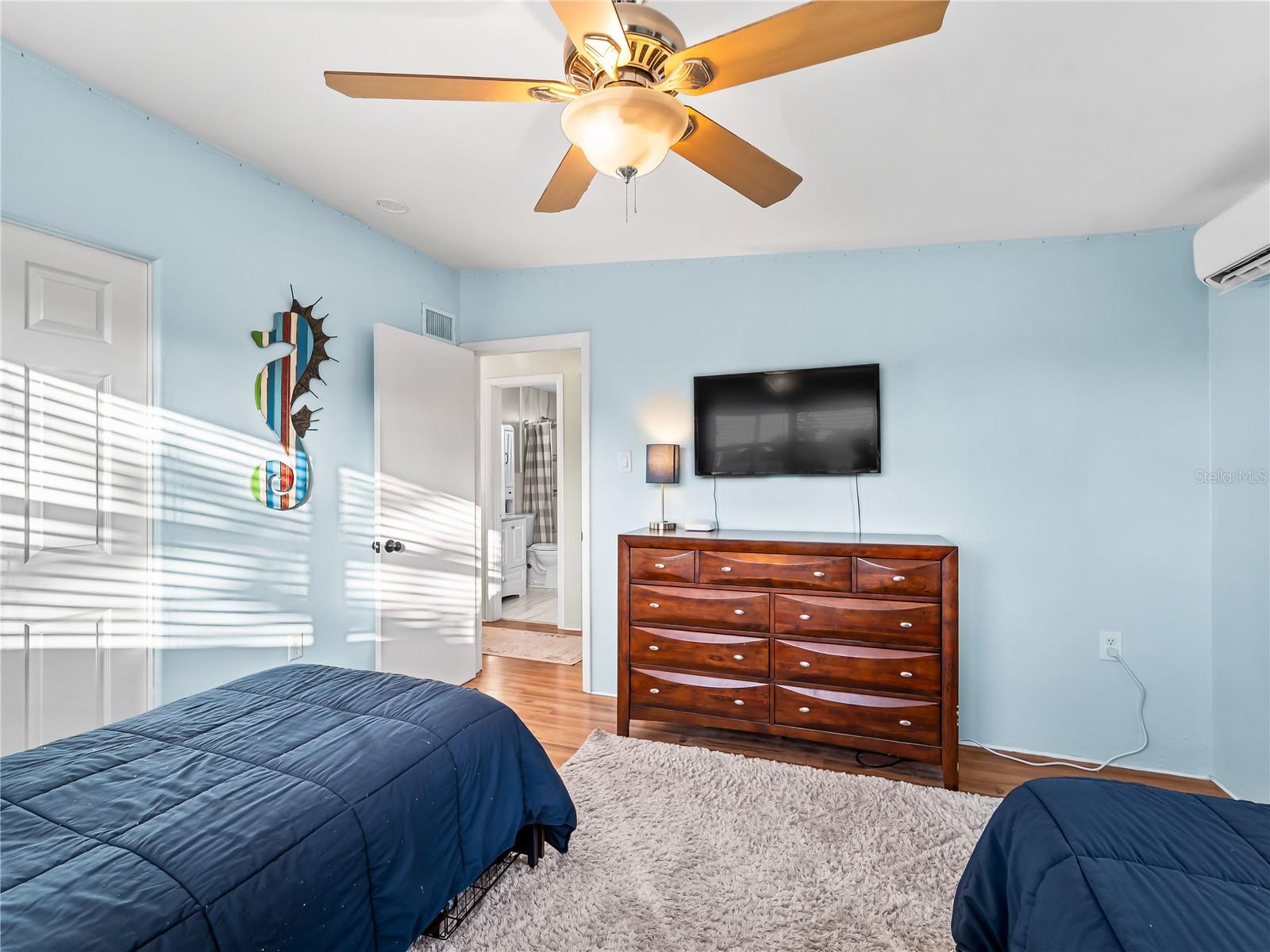 Image 20 of 56 For 1328 Jamaica Road