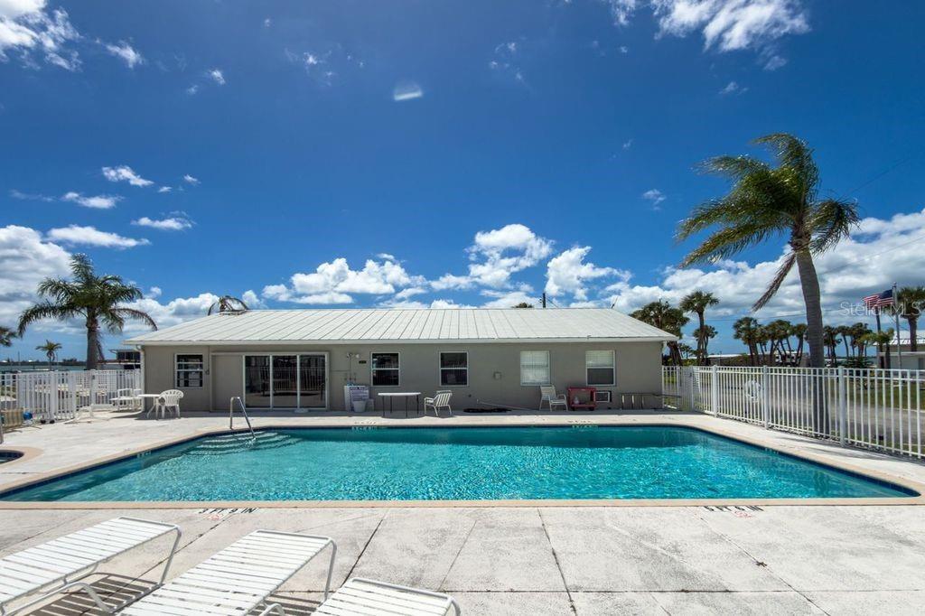 Image 10 of 59 For 7500 Park Pointe Drive 24