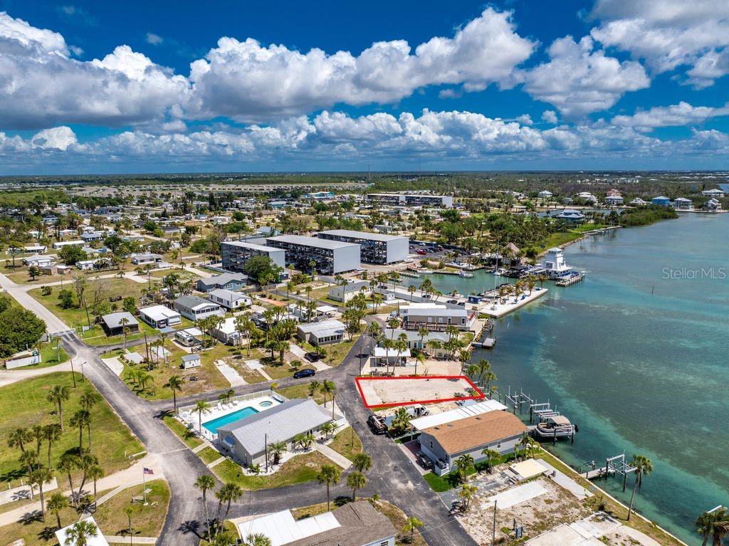 Image 14 of 59 For 7500 Park Pointe Drive 24