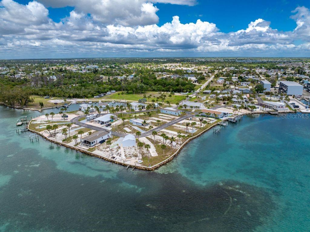 Image 17 of 59 For 7500 Park Pointe Drive 24