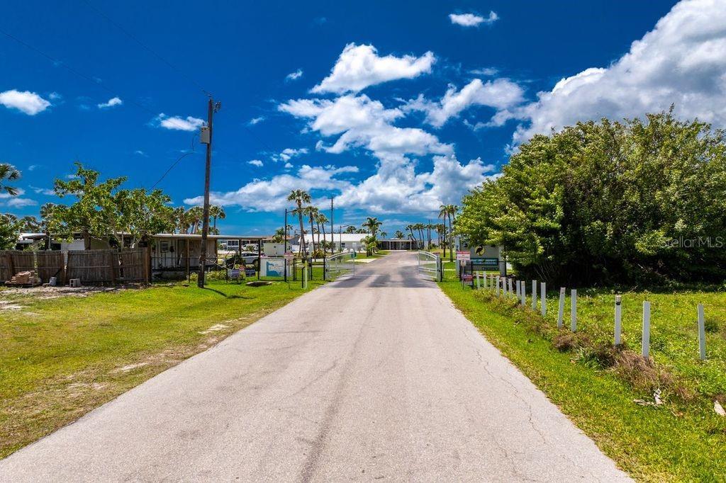 Image 19 of 59 For 7500 Park Pointe Drive 24