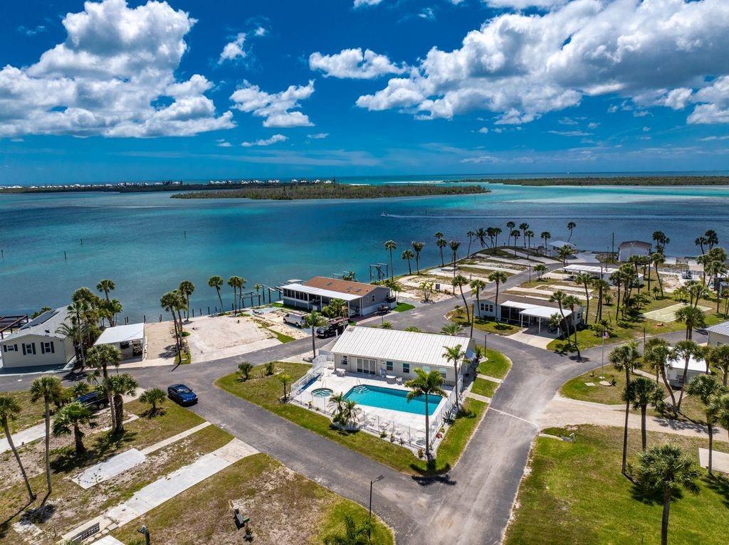 Image 22 of 59 For 7500 Park Pointe Drive 24