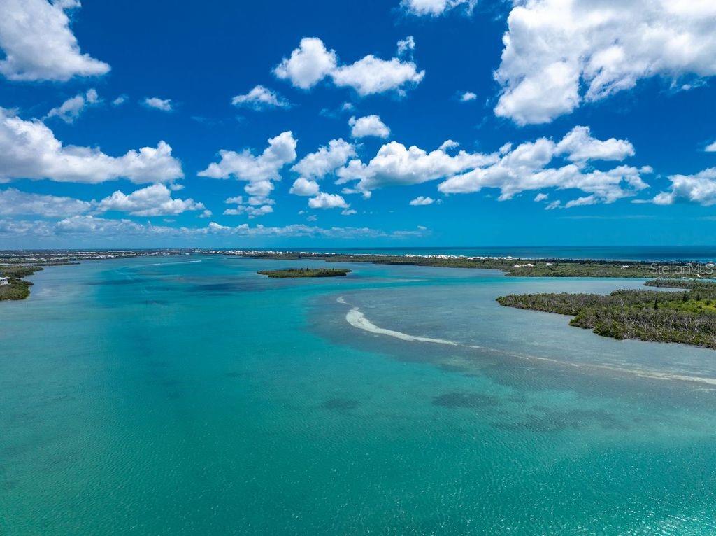 Image 23 of 59 For 7500 Park Pointe Drive 24