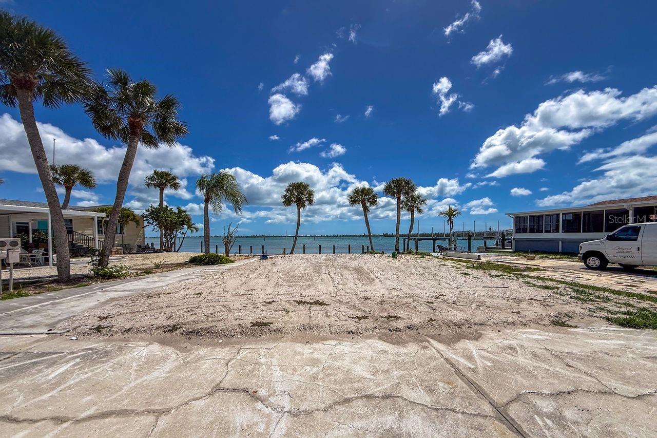 Image 26 of 59 For 7500 Park Pointe Drive 24