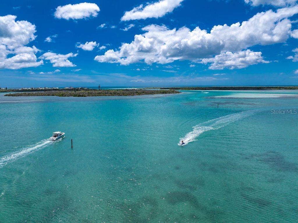 Image 27 of 59 For 7500 Park Pointe Drive 24