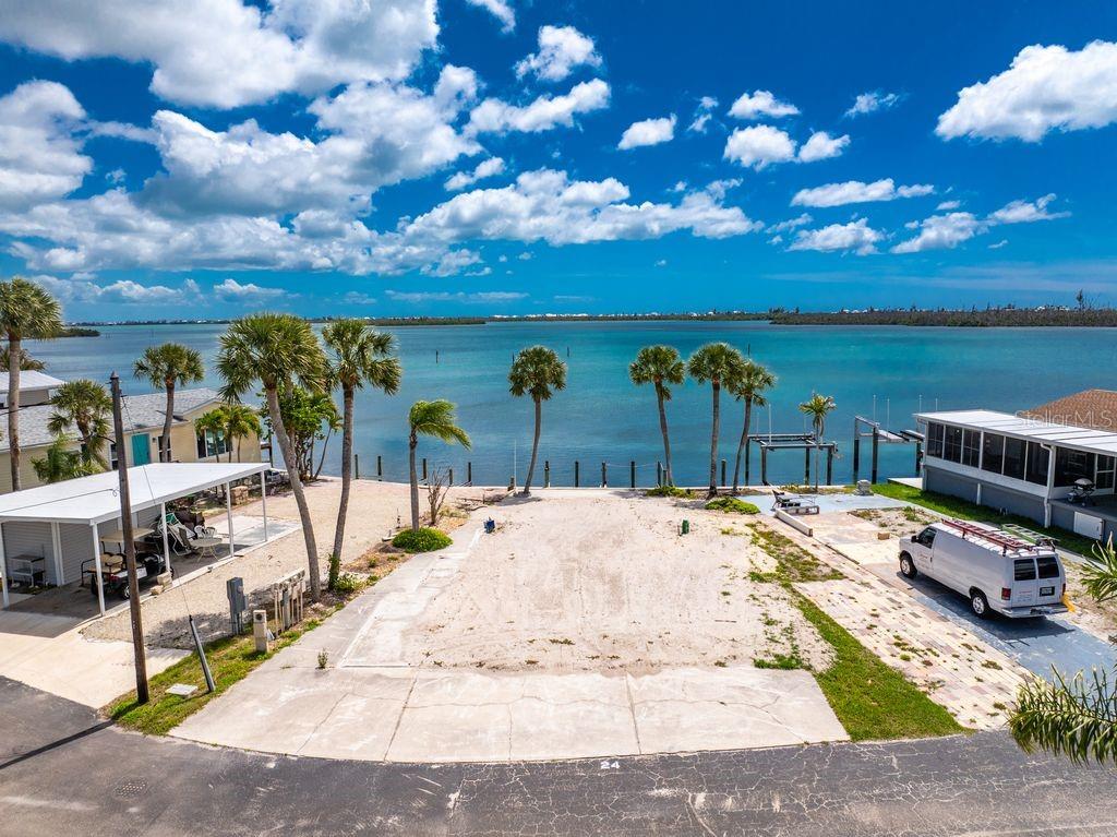 Image 28 of 59 For 7500 Park Pointe Drive 24