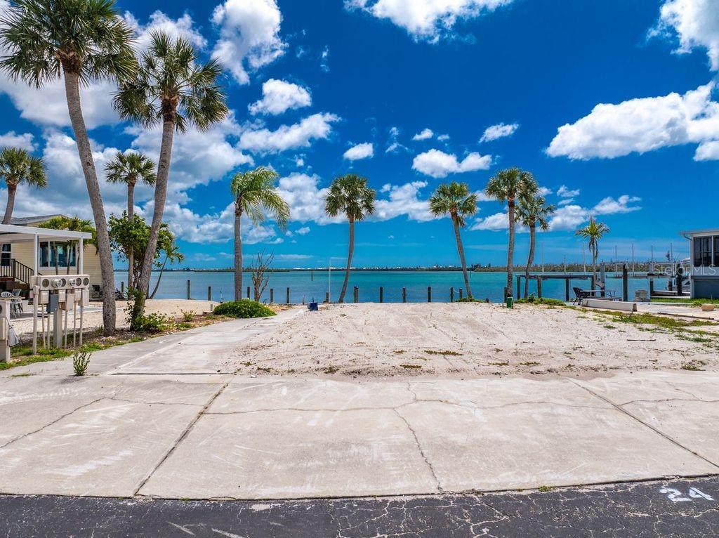 Image 43 of 59 For 7500 Park Pointe Drive 24