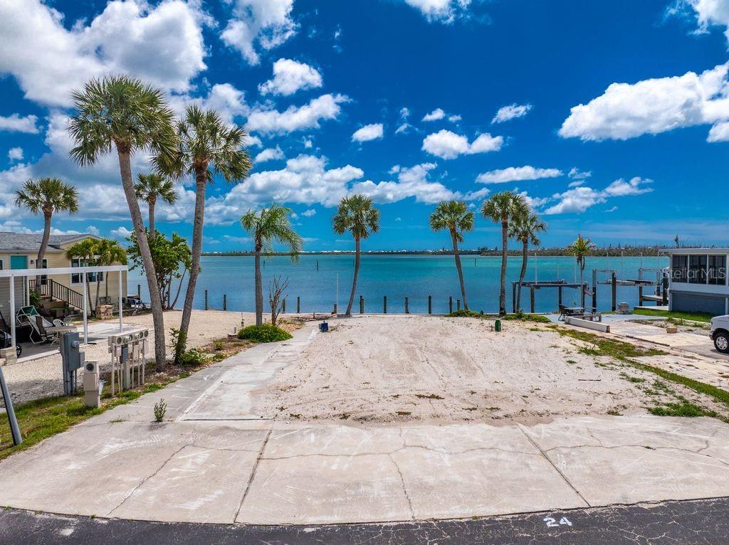 Image 5 of 59 For 7500 Park Pointe Drive 24