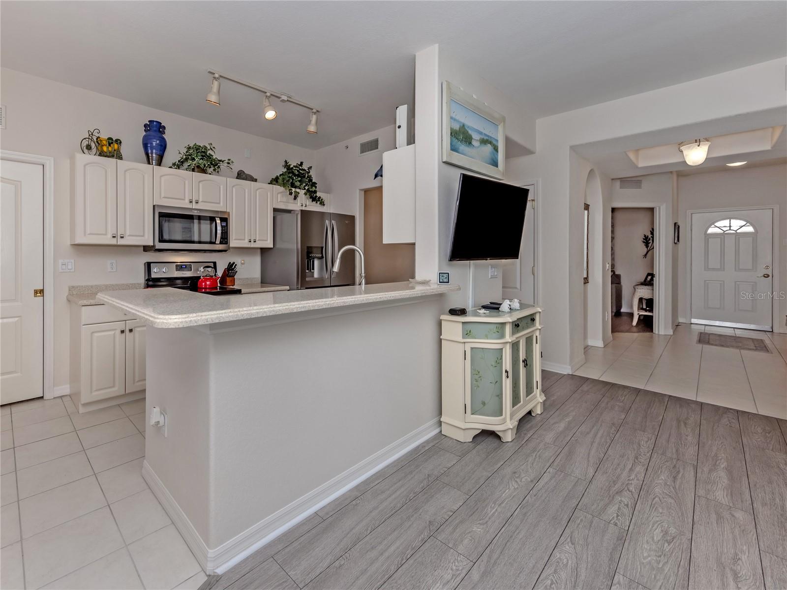 Image 10 of 33 For 121 Auburn Road 11