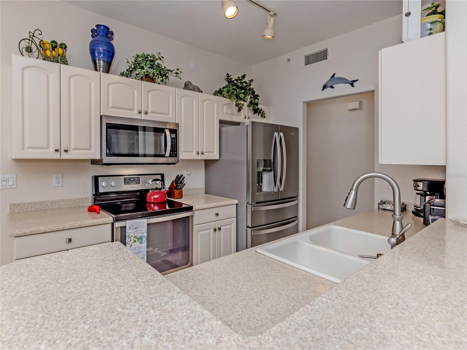 Image 11 of 33 For 121 Auburn Road 11