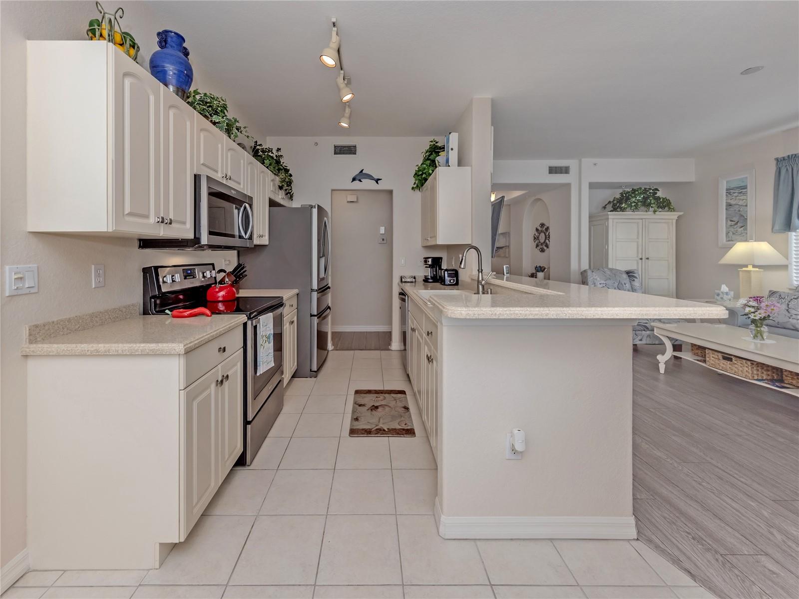 Image 12 of 33 For 121 Auburn Road 11