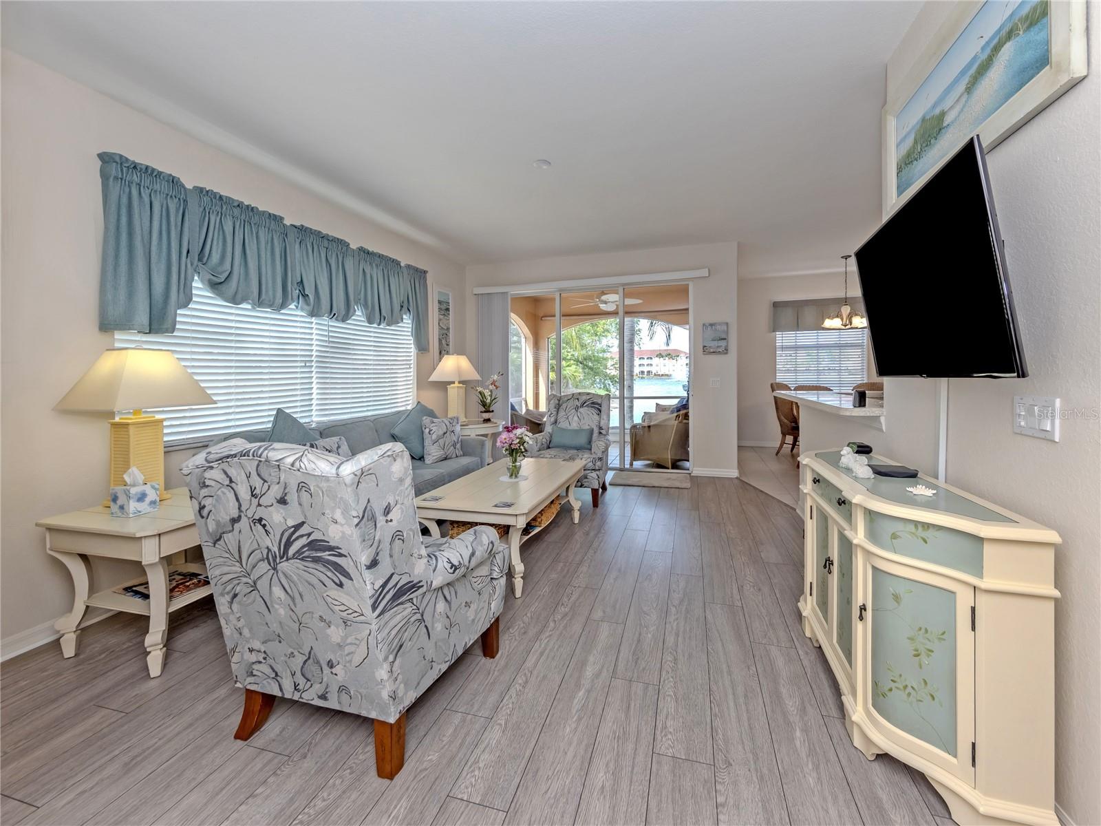 Image 5 of 33 For 121 Auburn Road 11