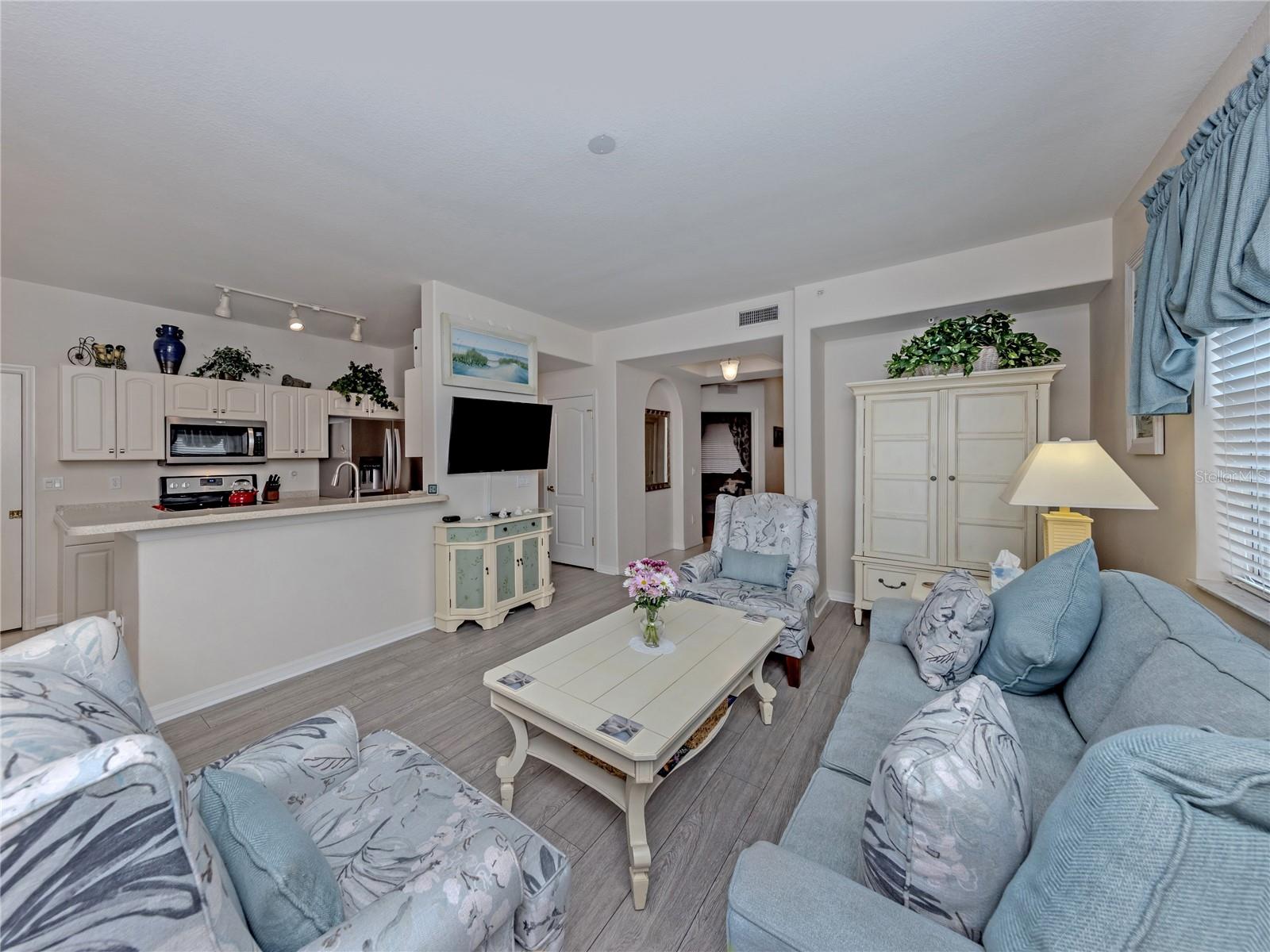 Image 6 of 33 For 121 Auburn Road 11