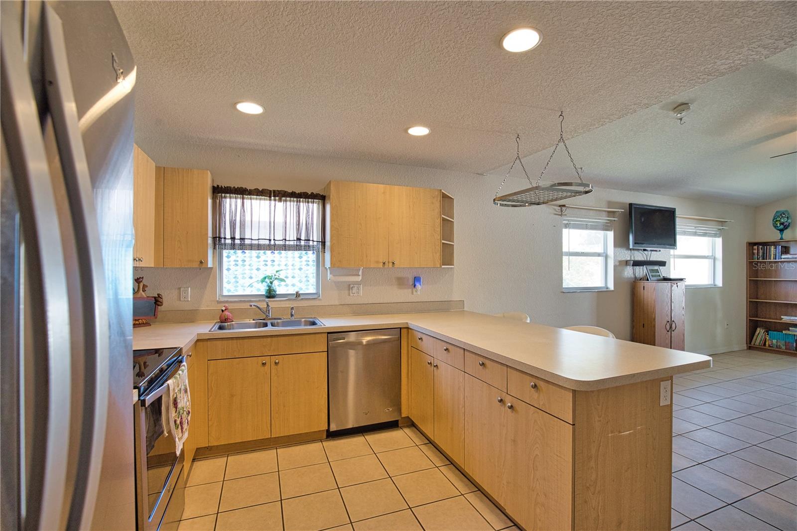 Image 16 of 45 For 405 Ravenna Street S