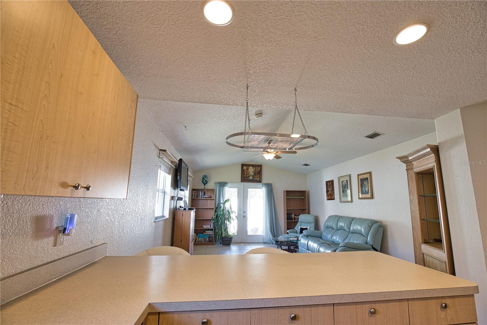 Image 18 of 45 For 405 Ravenna Street S