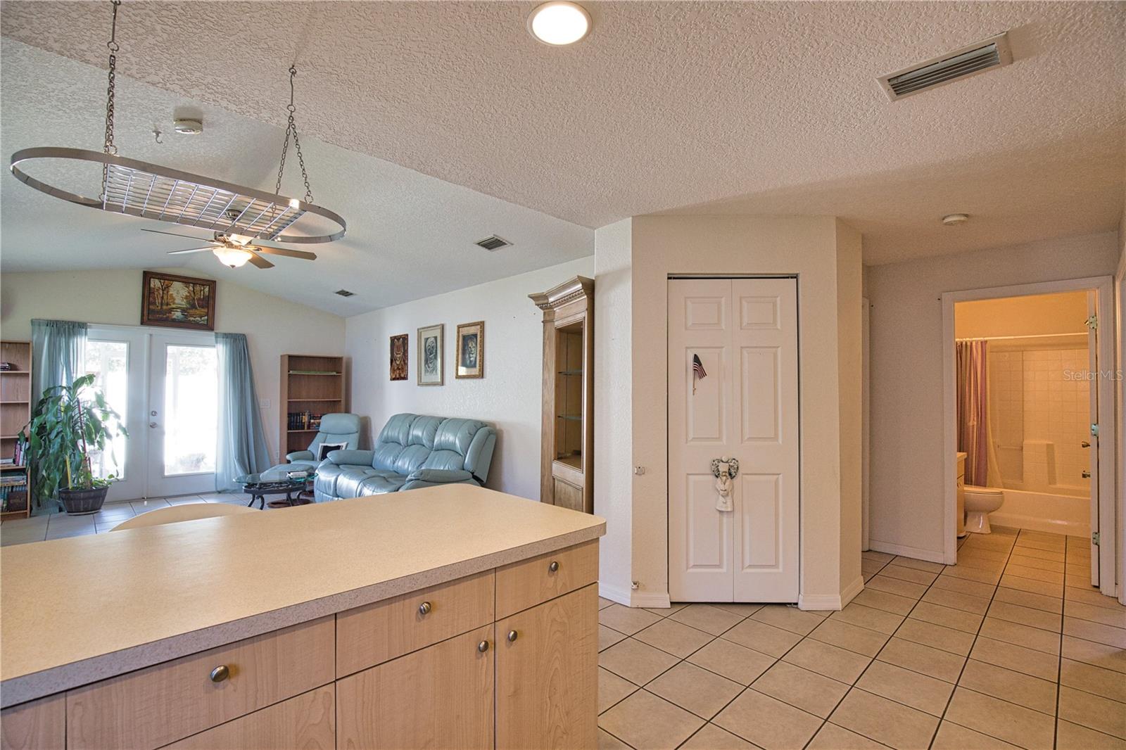 Image 19 of 45 For 405 Ravenna Street S