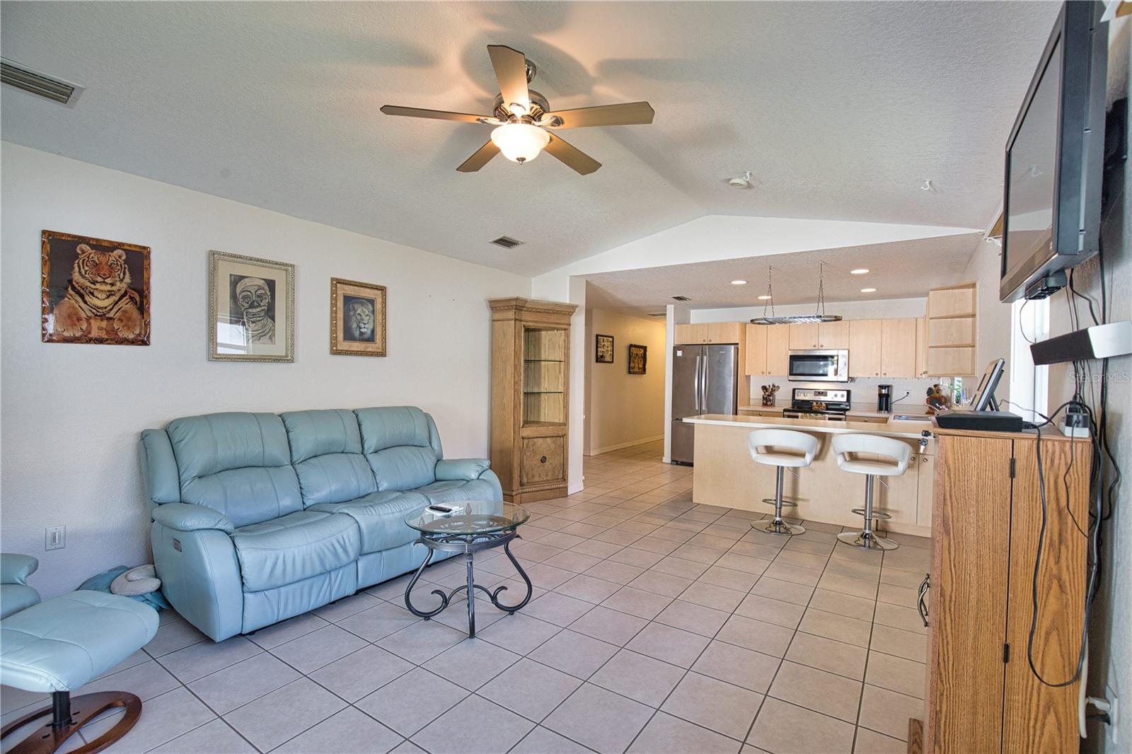 Image 23 of 45 For 405 Ravenna Street S