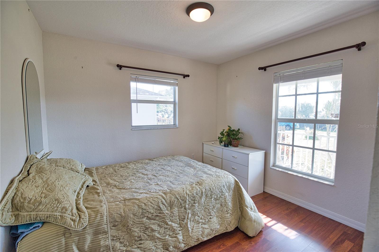 Image 26 of 45 For 405 Ravenna Street S