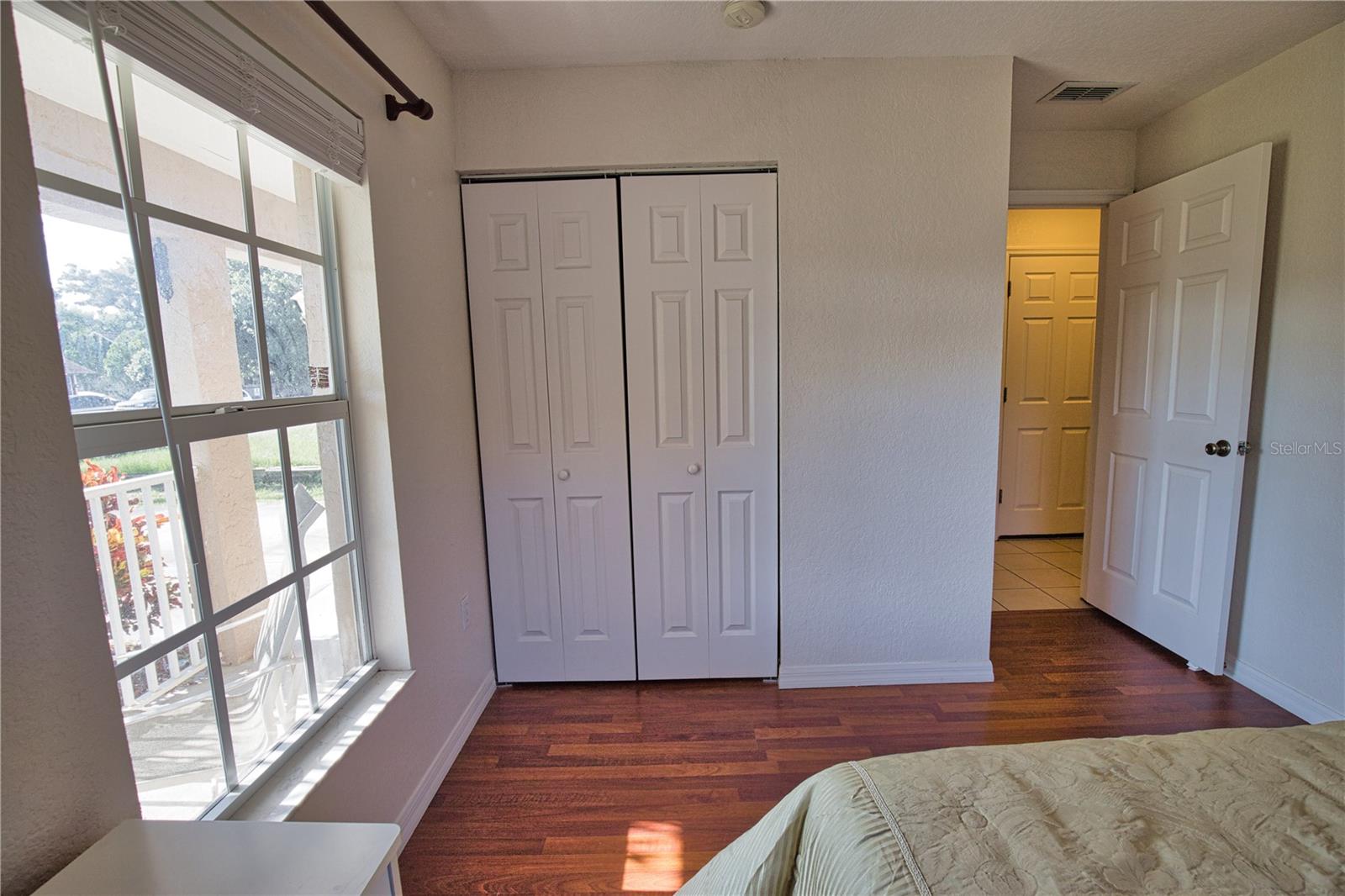 Image 27 of 45 For 405 Ravenna Street S