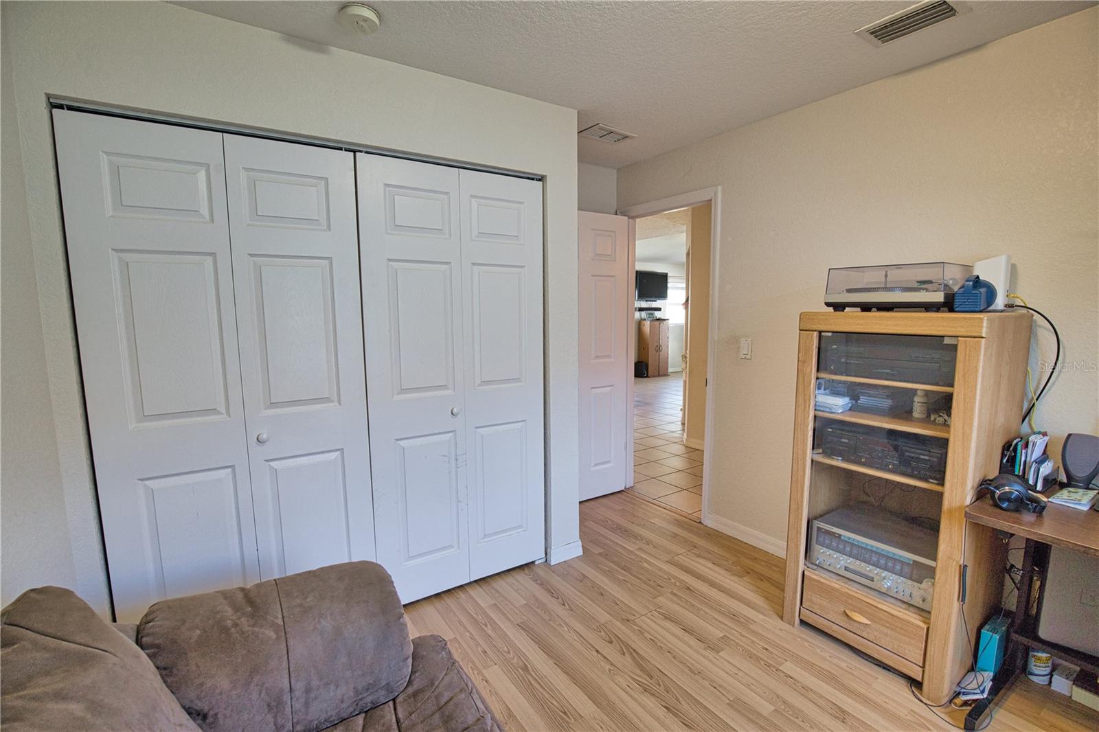 Image 30 of 45 For 405 Ravenna Street S