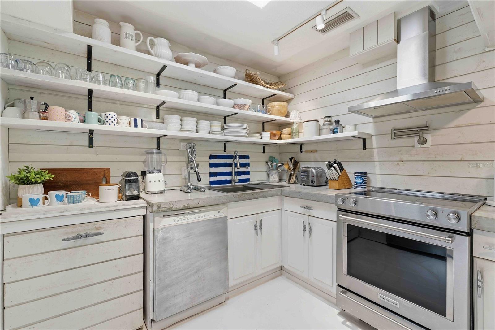 Image 18 of 74 For 624 Bayshore Road