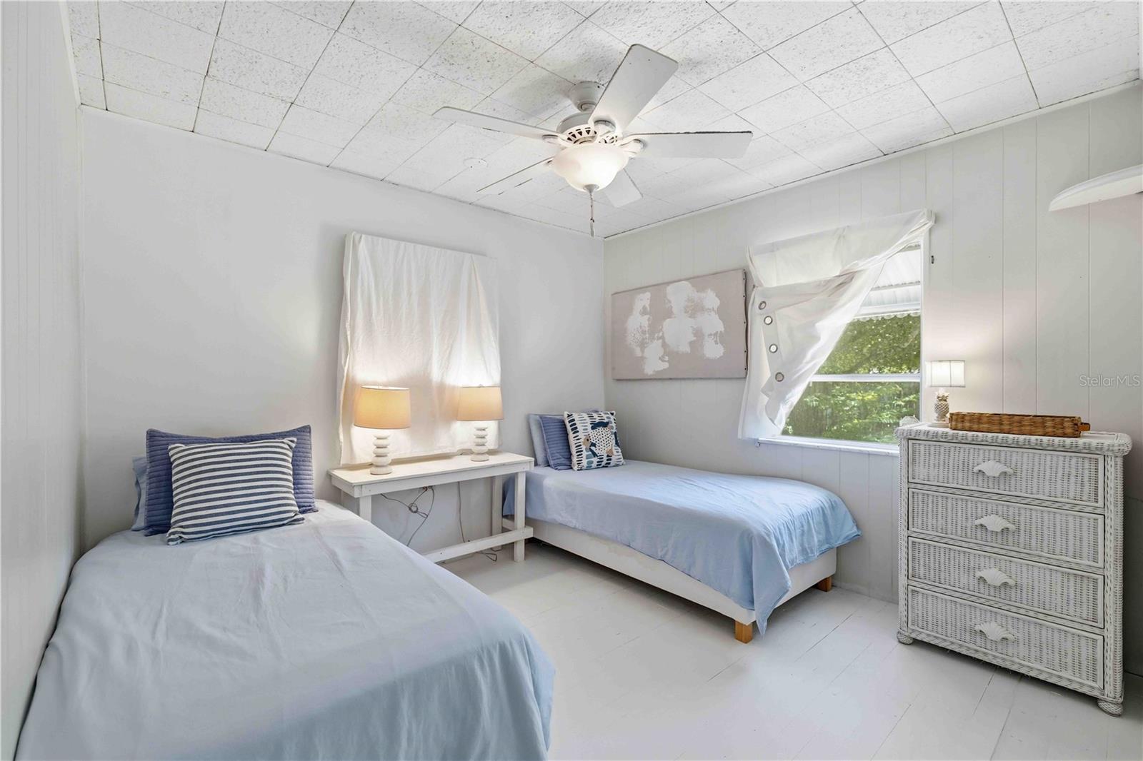 Image 33 of 74 For 624 Bayshore Road