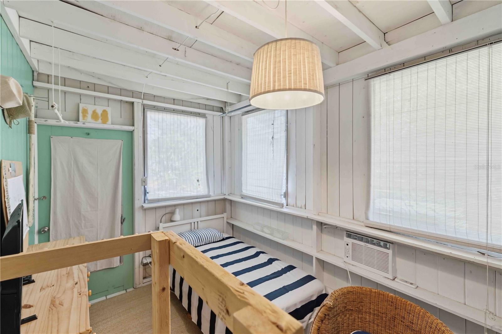 Image 39 of 74 For 624 Bayshore Road