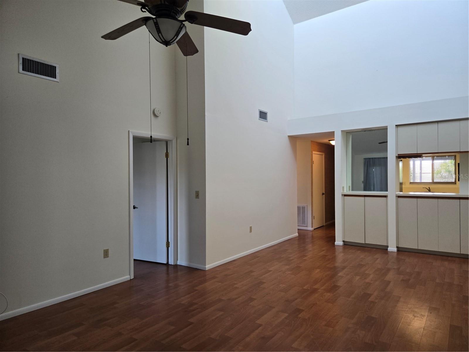 Image 11 of 45 For 251 Fenwick Drive 14