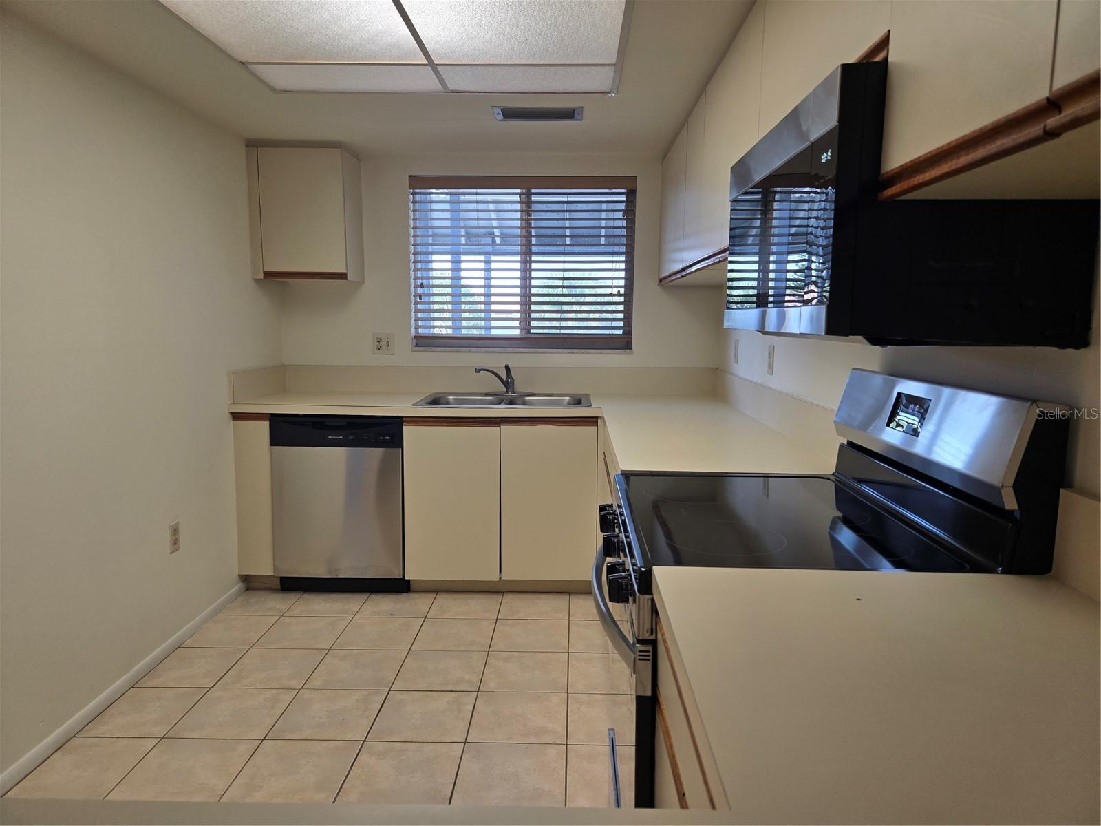 Image 8 of 45 For 251 Fenwick Drive 14