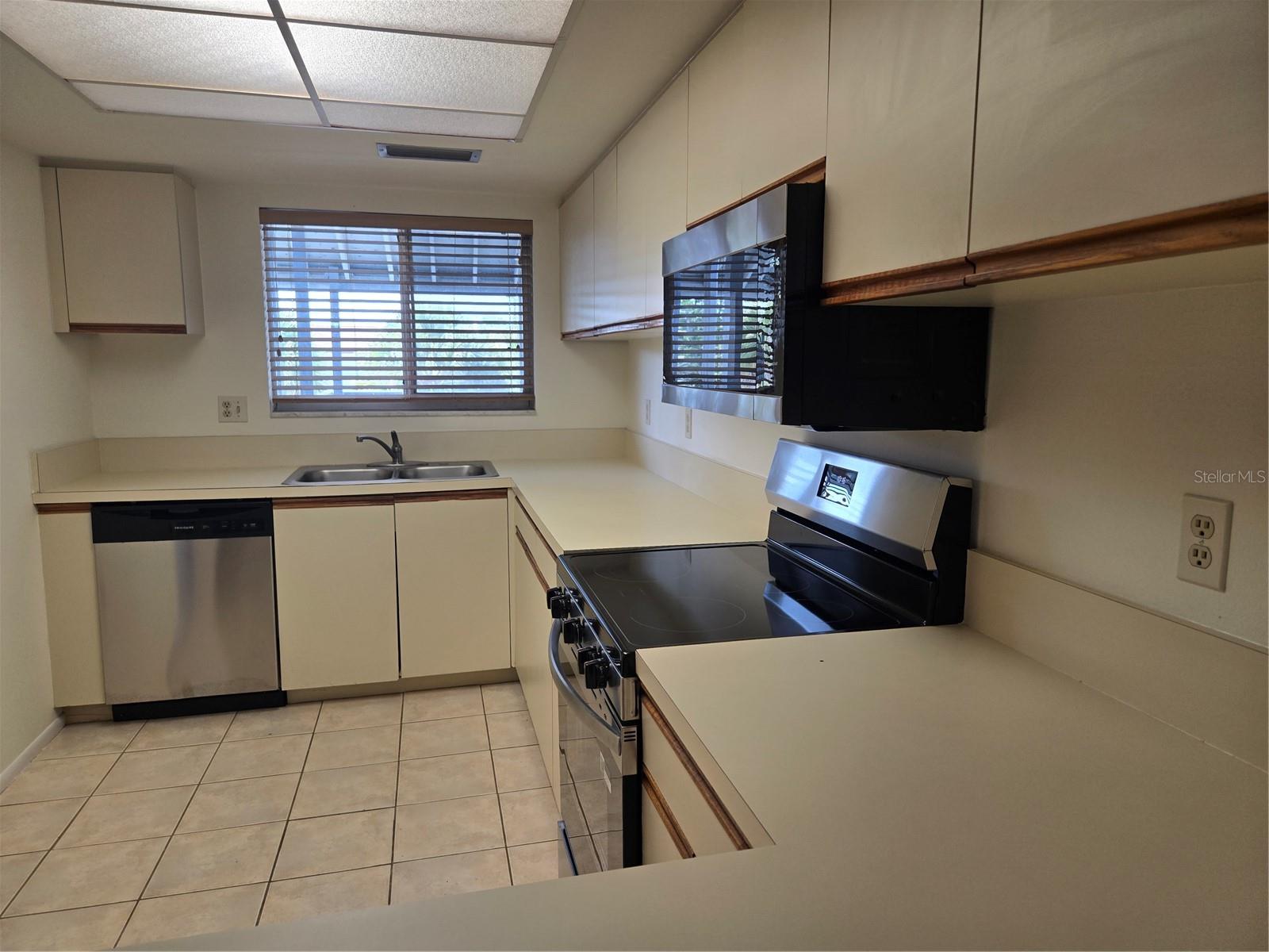 Image 9 of 45 For 251 Fenwick Drive 14