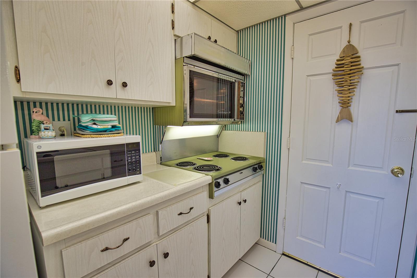 Image 15 of 26 For 200 The Esplanade  C-9