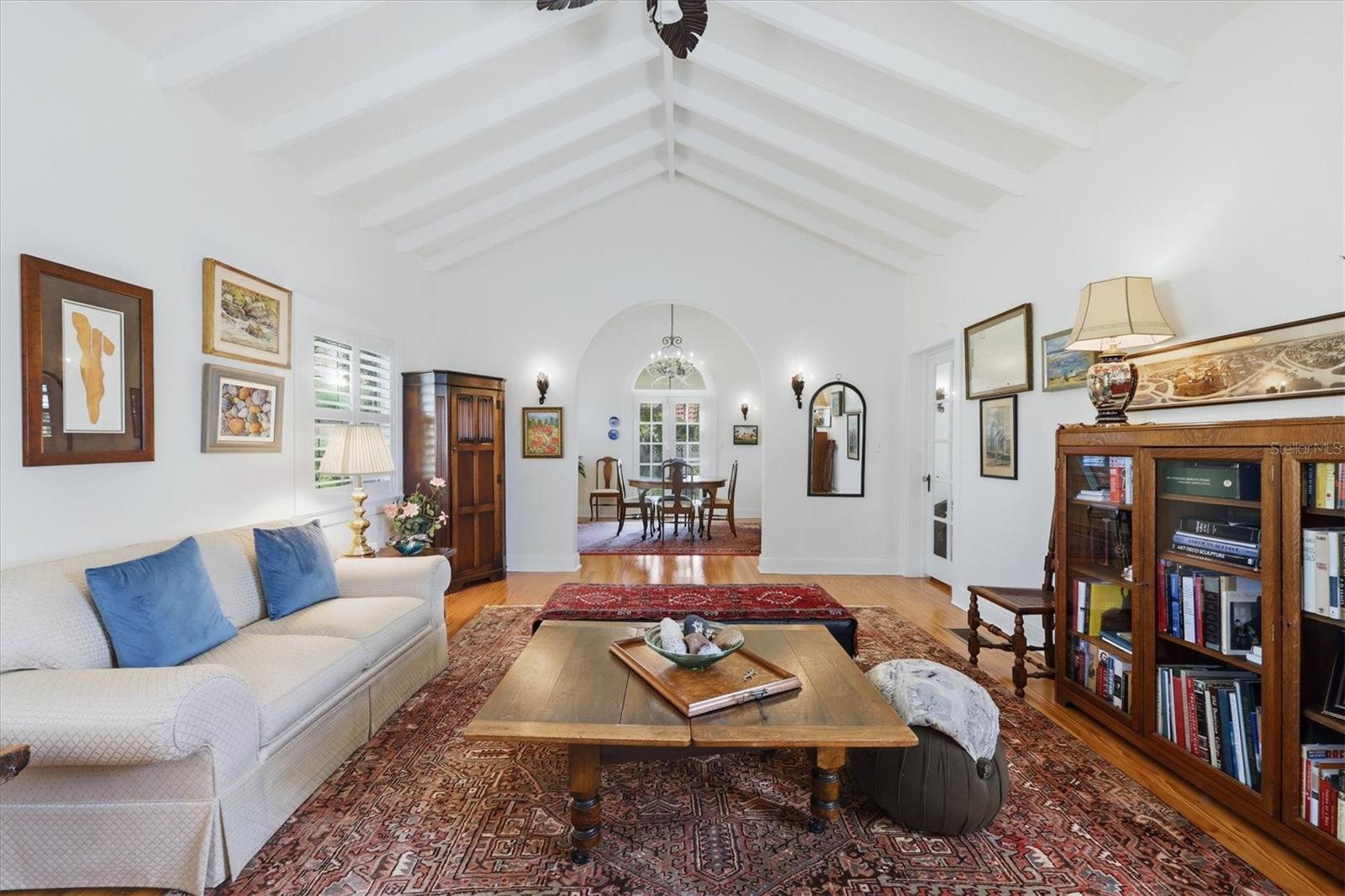 Image 12 of 76 For 521 Harbor Drive S