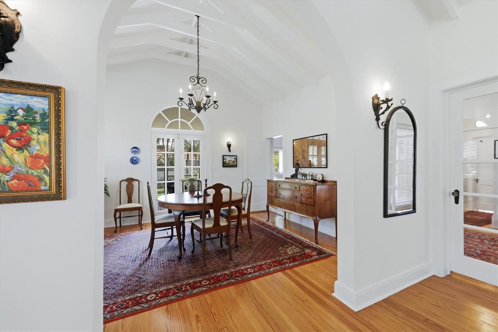 Image 13 of 76 For 521 Harbor Drive S