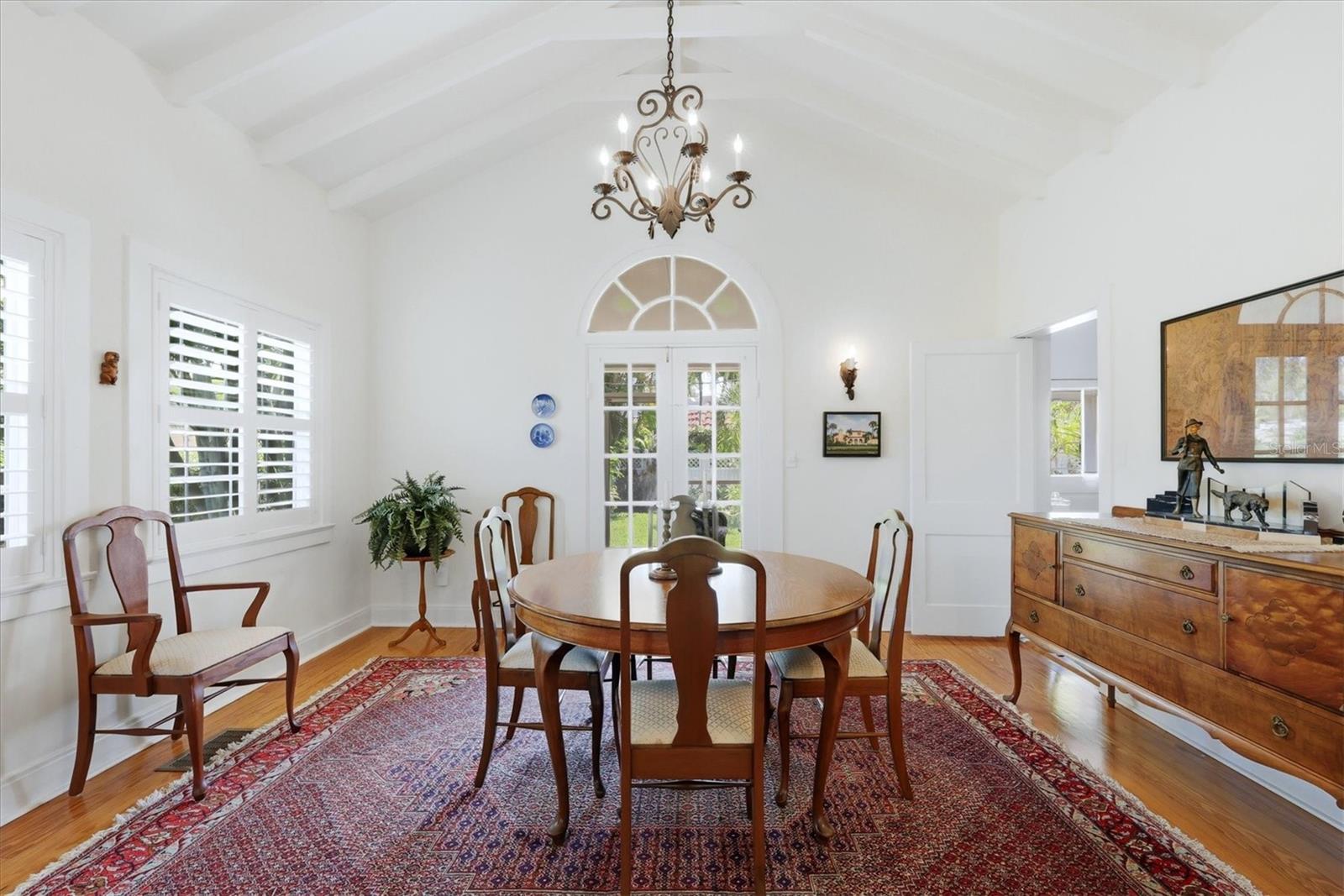 Image 14 of 76 For 521 Harbor Drive S