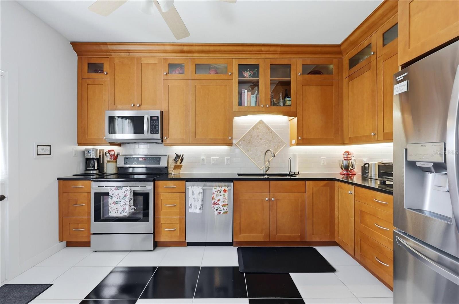 Image 18 of 76 For 521 Harbor Drive S