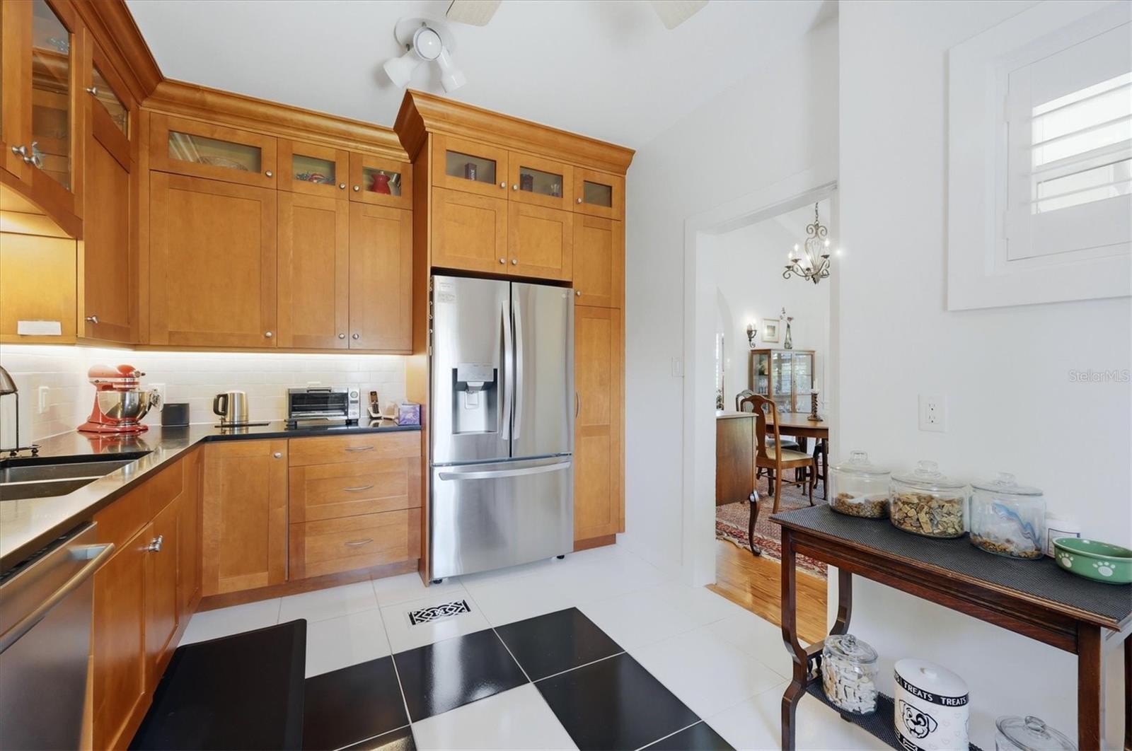 Image 19 of 76 For 521 Harbor Drive S