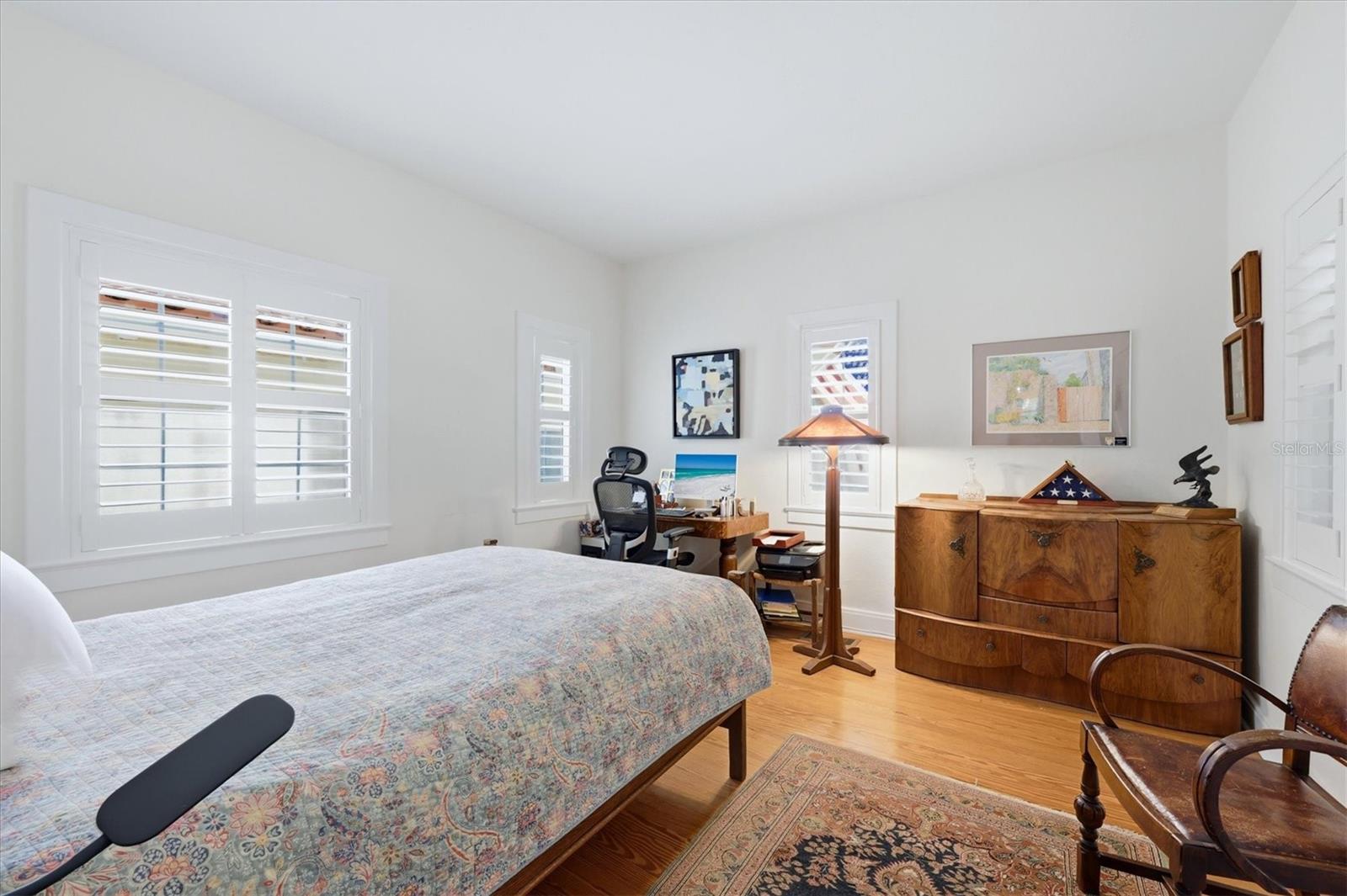 Image 23 of 76 For 521 Harbor Drive S