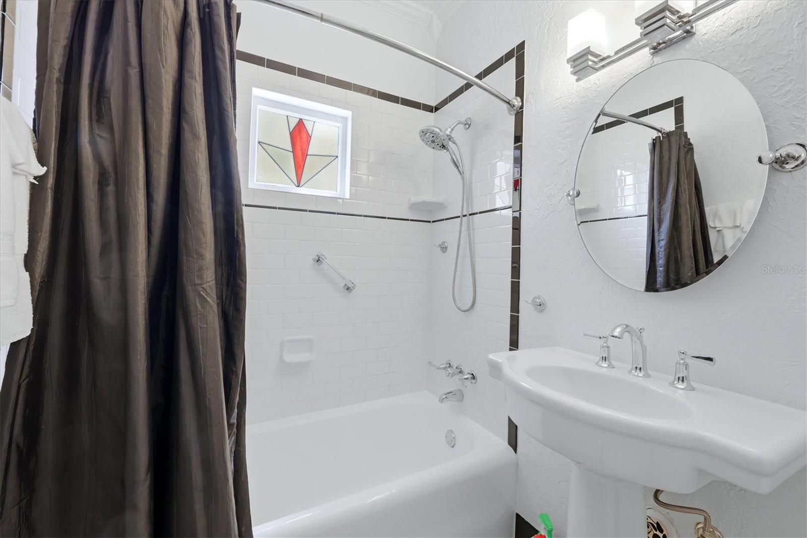 Image 24 of 76 For 521 Harbor Drive S