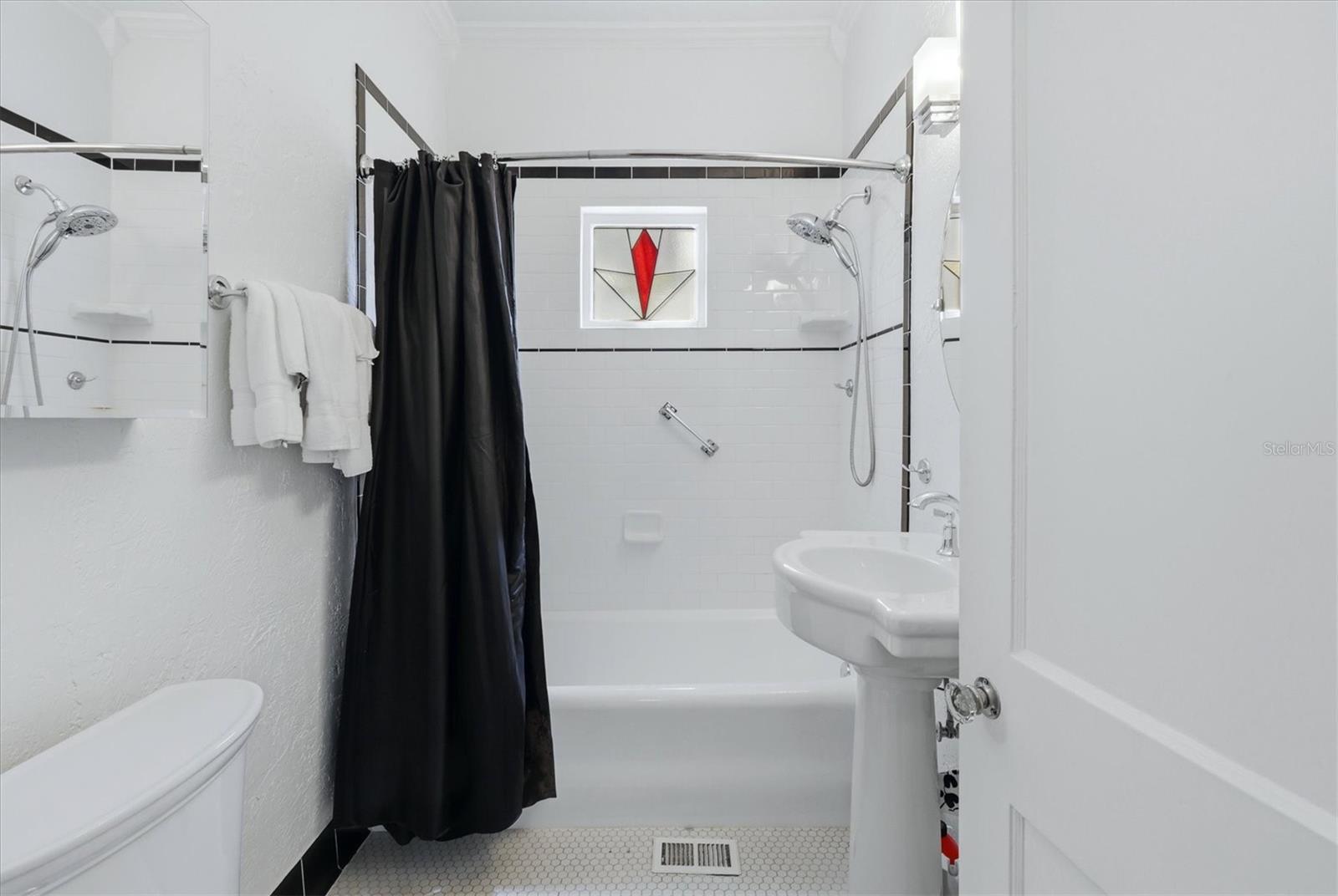 Image 25 of 76 For 521 Harbor Drive S