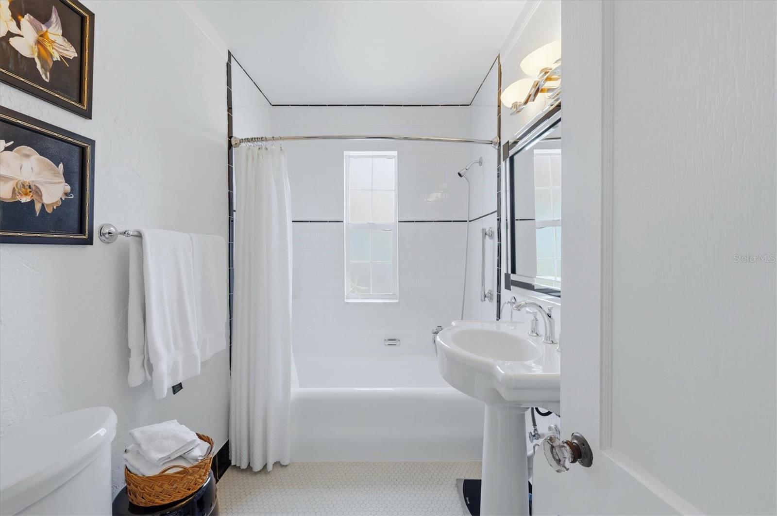 Image 35 of 76 For 521 Harbor Drive S