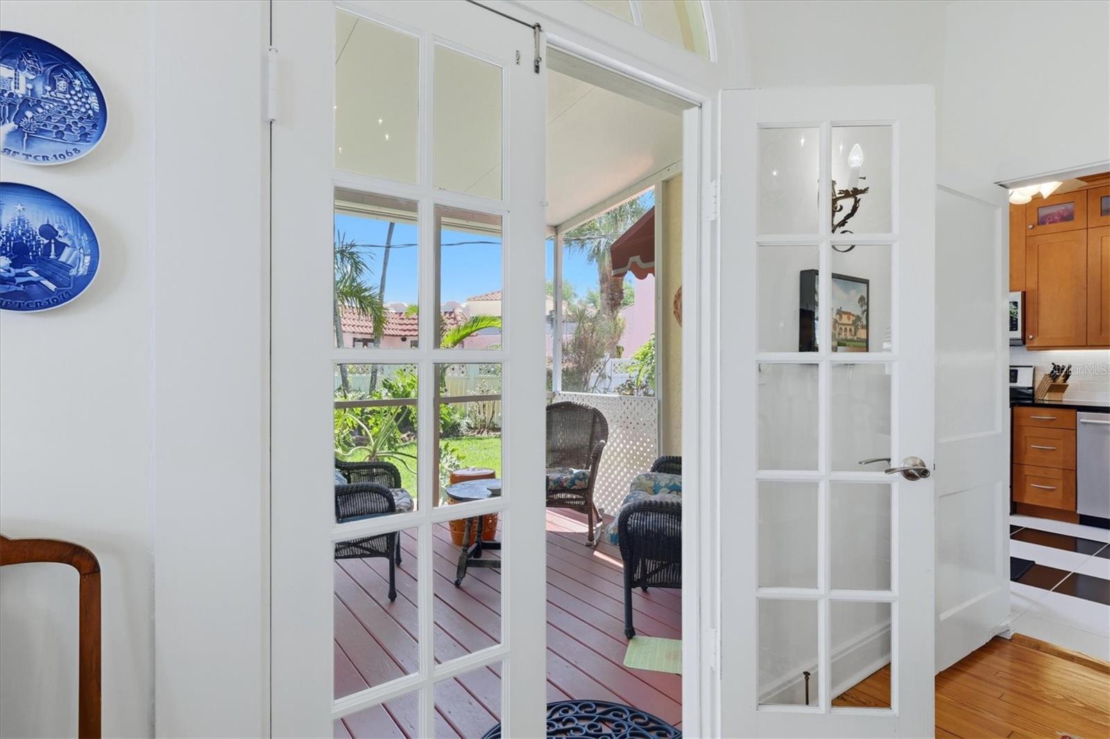 Image 38 of 76 For 521 Harbor Drive S