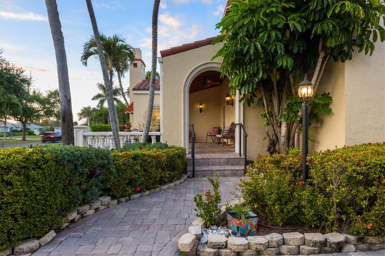 Image 4 of 76 For 521 Harbor Drive S