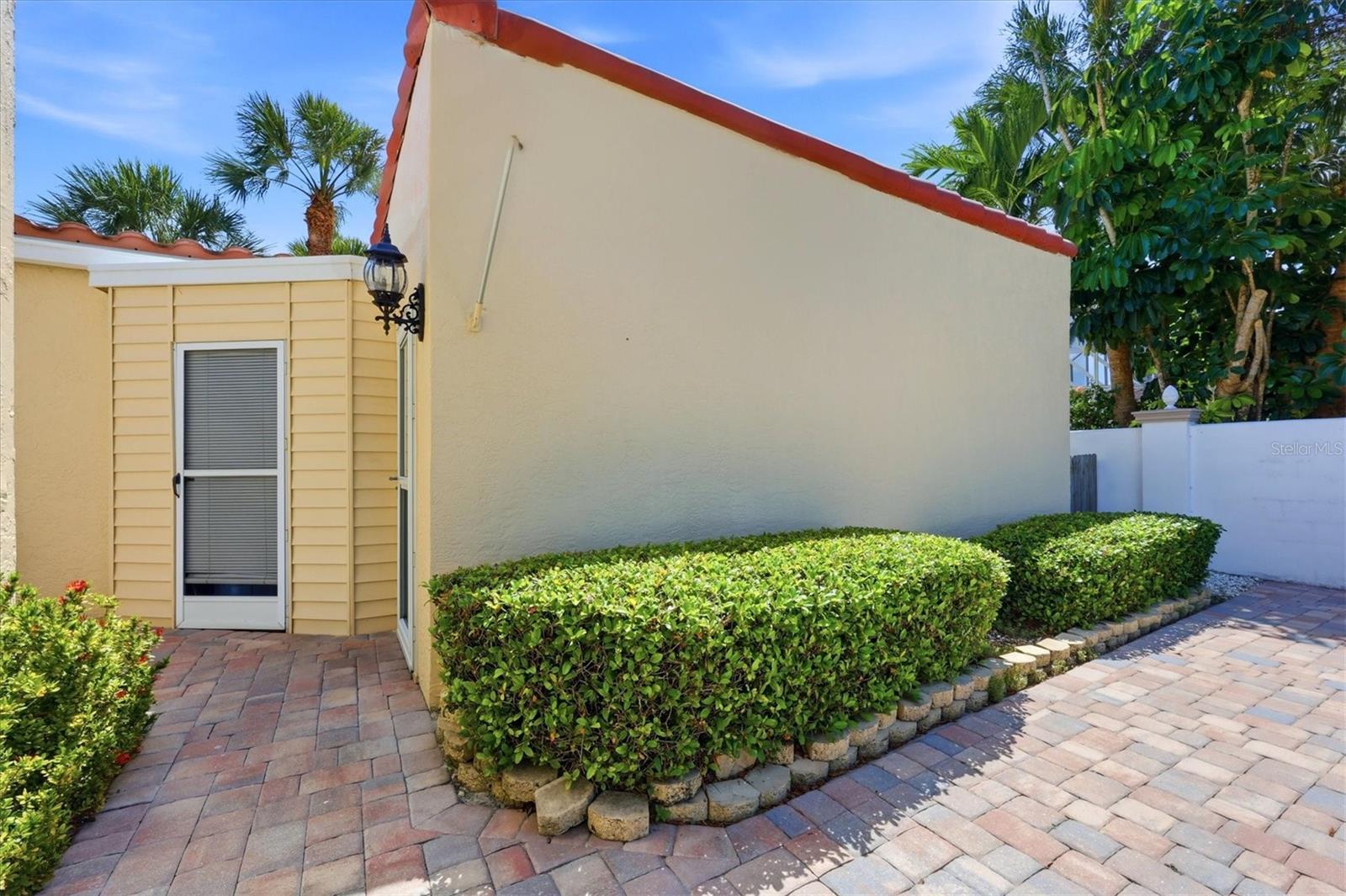 Image 42 of 76 For 521 Harbor Drive S