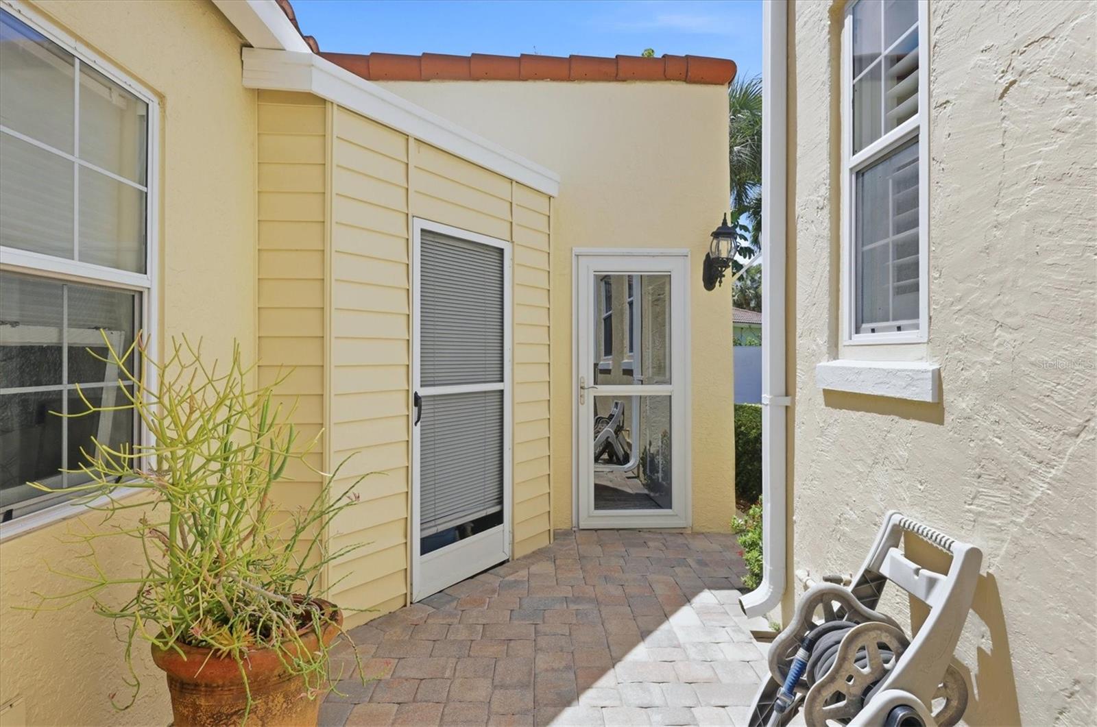 Image 43 of 76 For 521 Harbor Drive S