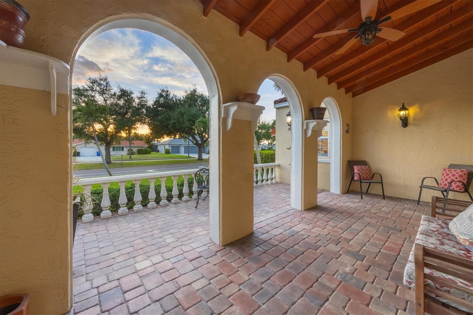 Image 5 of 76 For 521 Harbor Drive S