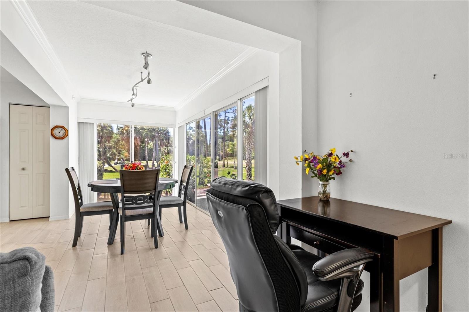 Image 10 of 74 For 811 Montrose Drive 103